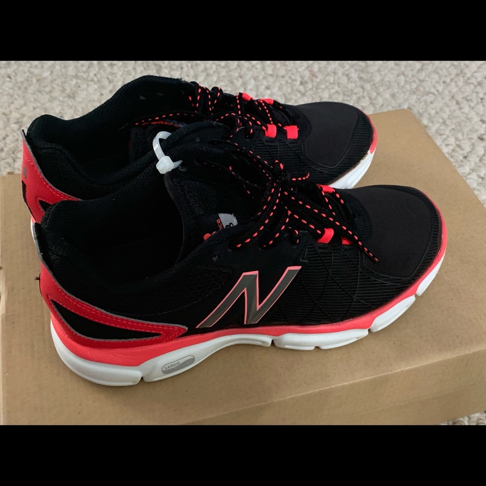 NWT New Balance Fuel Cell 6